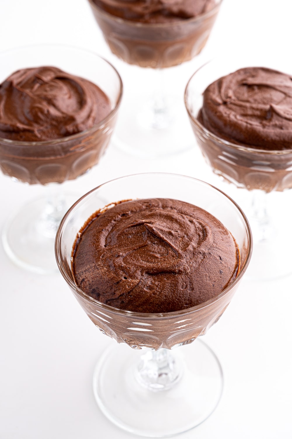 Keto chocolate mousse in glass dishes. 